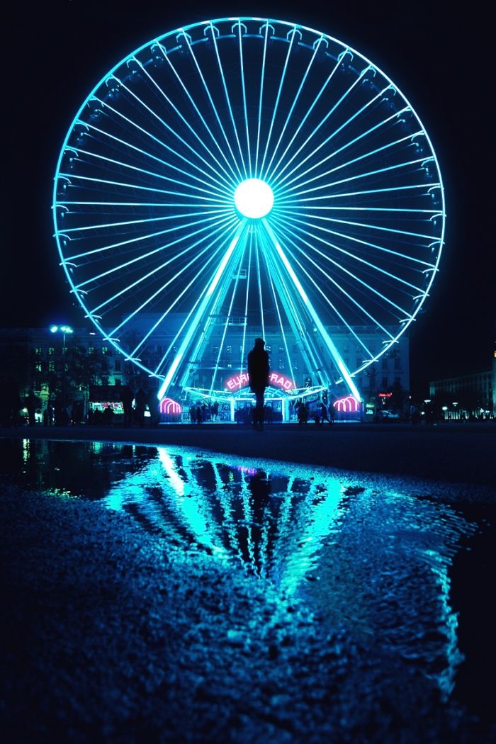 Big blue wheel