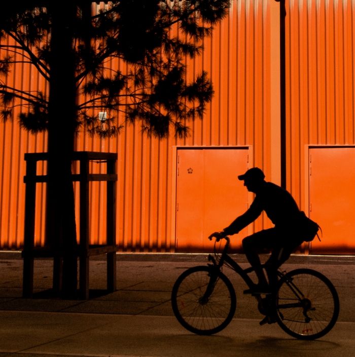 Cycliste orange